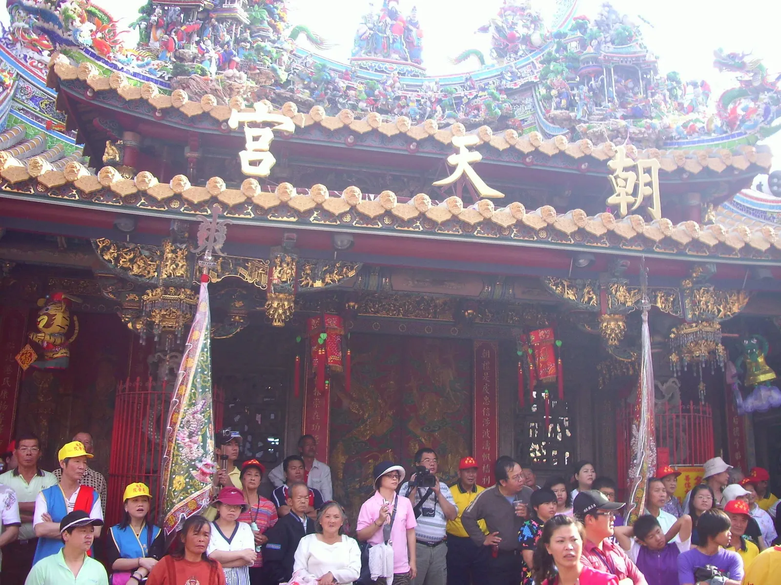 起馬遶境前,關閉廟門,靜待開啟(吳政賢 攝)