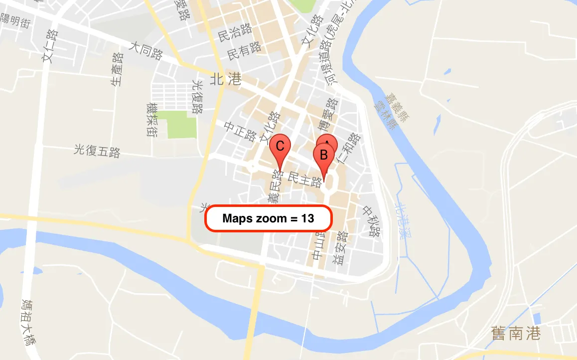 地圖視角 zoom 為 13 時,因為視角拉遠所以造成 A 與 B 互相太靠近