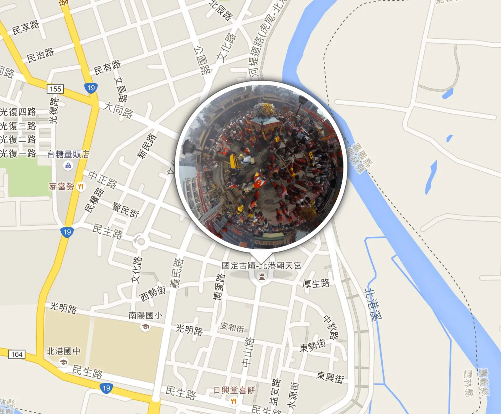 Theta S 本身有 GPS 內建定位功能,所以在上傳時候可以使用 php 去讀取 exif 的經緯度資料,並一起新增於資料庫內,前端輸出再搭配 Google Maps 即可做出此相簿地圖的功能