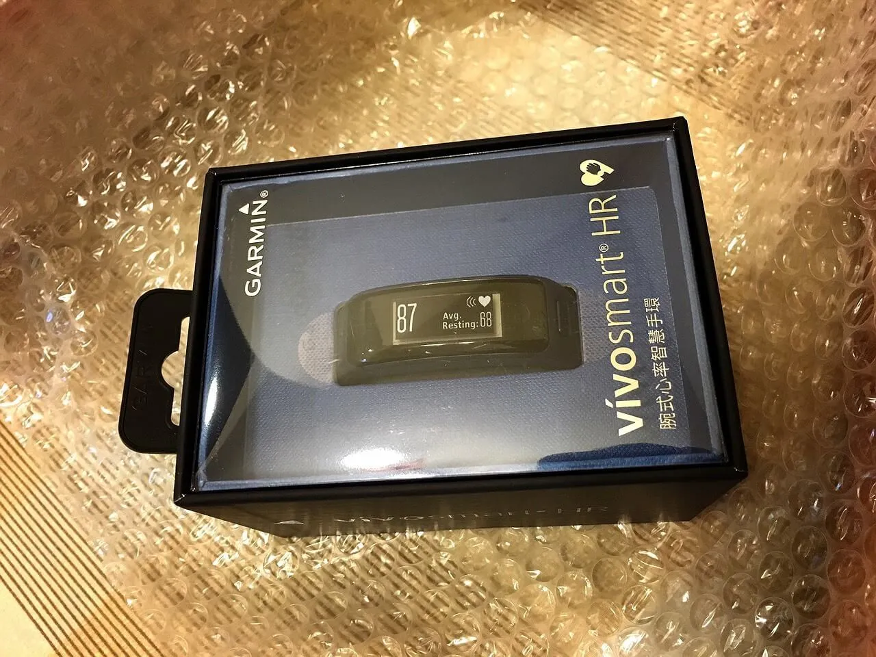 vívosmart HR 包裝盒,包裝整個就是有質感多了