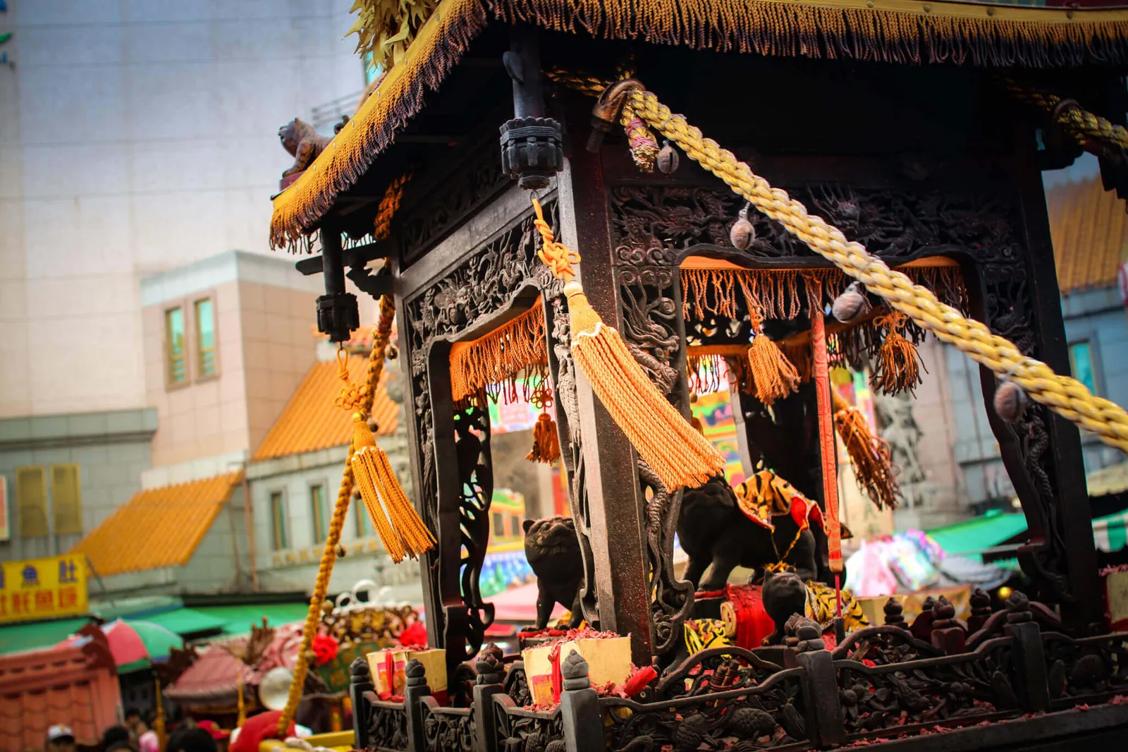 神轎造型與日本神轎相似的虎爺轎(吳政賢 攝)