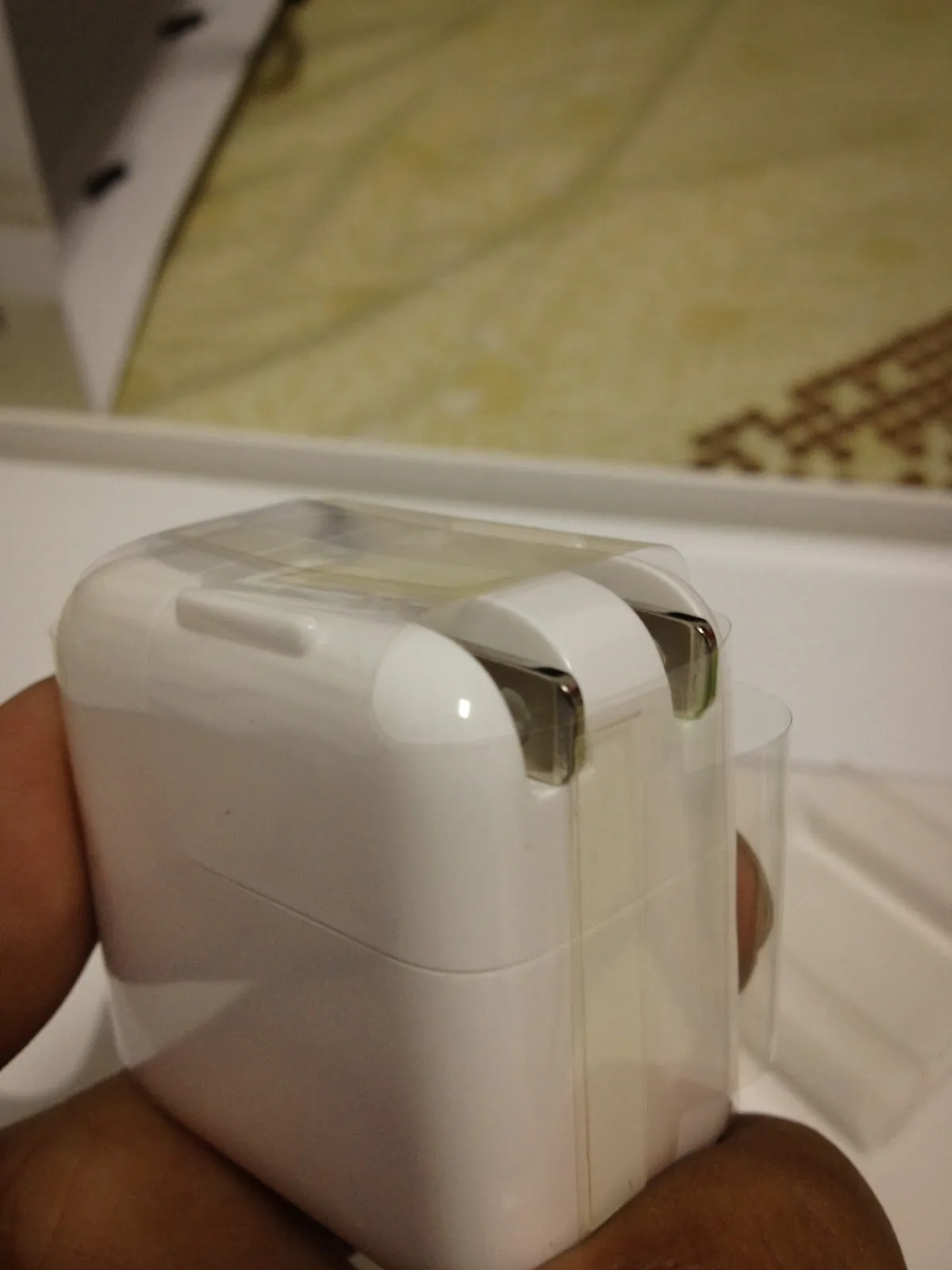 iPad 白豆腐它的傳輸電流是比較大的耶,應該是我沒做足功課啦,還以為跟 iPhone 的小白豆腐一樣